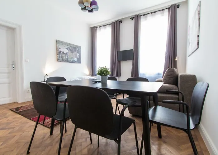 Design I Contactless Check-in Apartment *