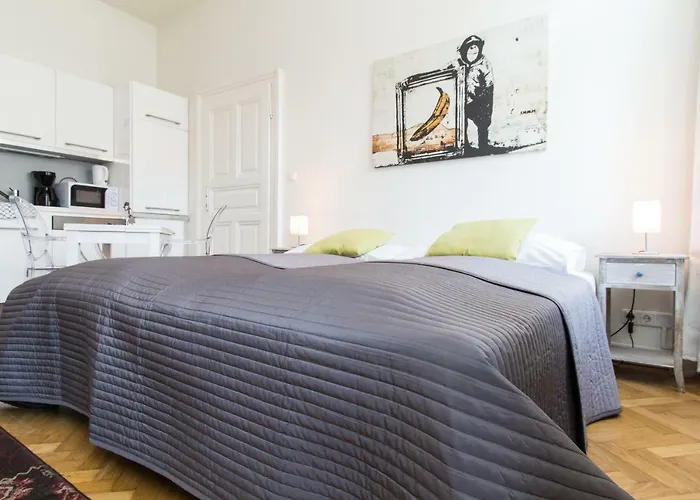 Design I Contactless Check-in Apartment